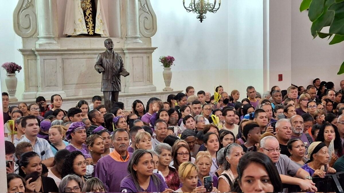 Feligreses veneran al Nazareno de San Pablo en Caracas: así transcurre la jornada