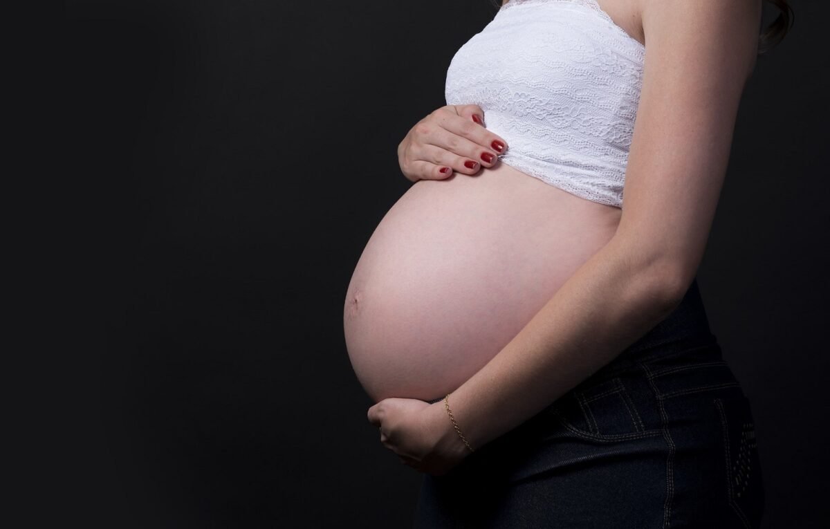 ¿Qué es la preeclampsia posparto, la afección que sufrió Meghan Markle?