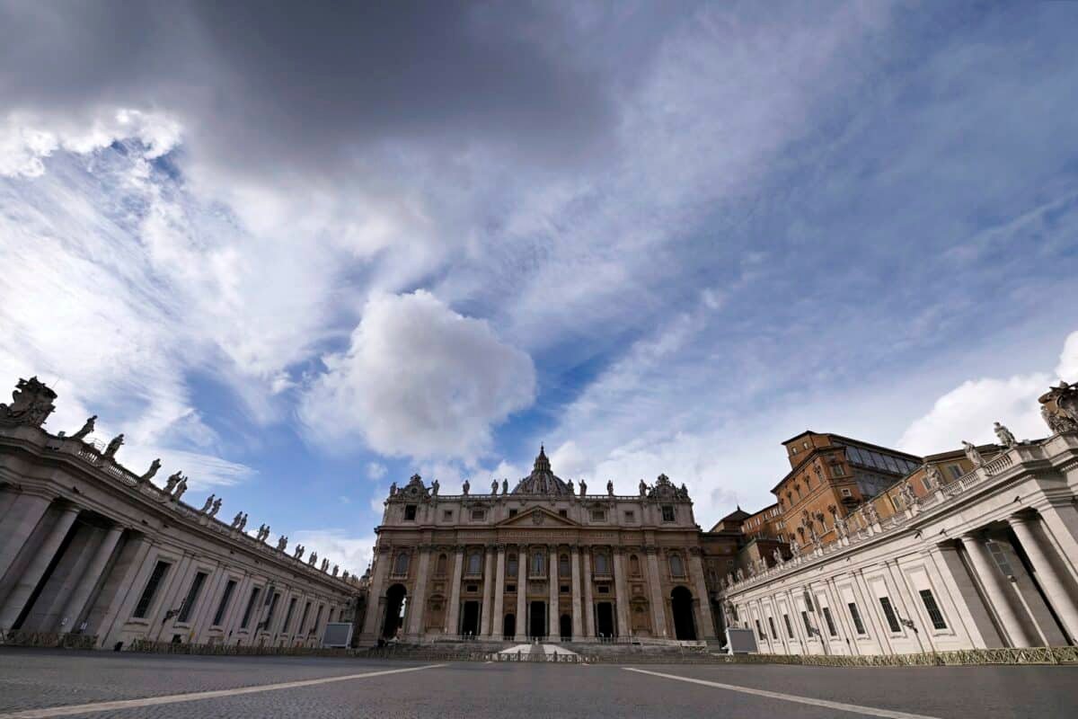El Vaticano acepta la bendición de parejas homosexuales sin considerarlas matrimonio