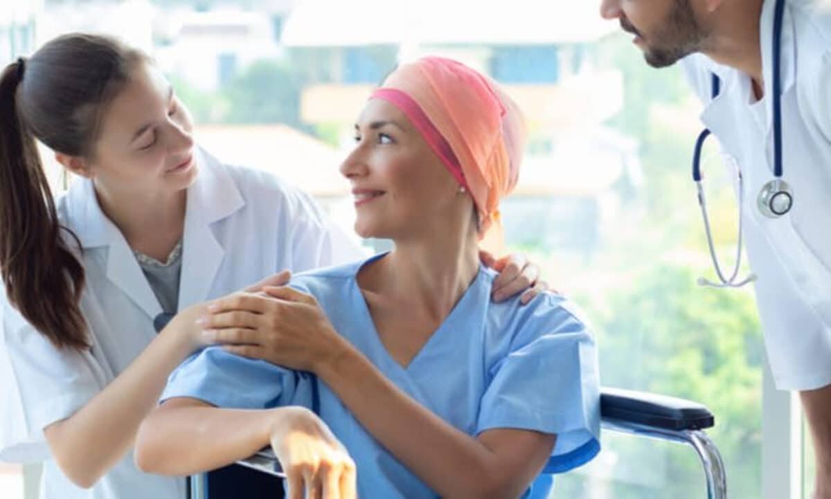 ¿Cómo acompañar de forma asertiva a las pacientes con cáncer de mama?