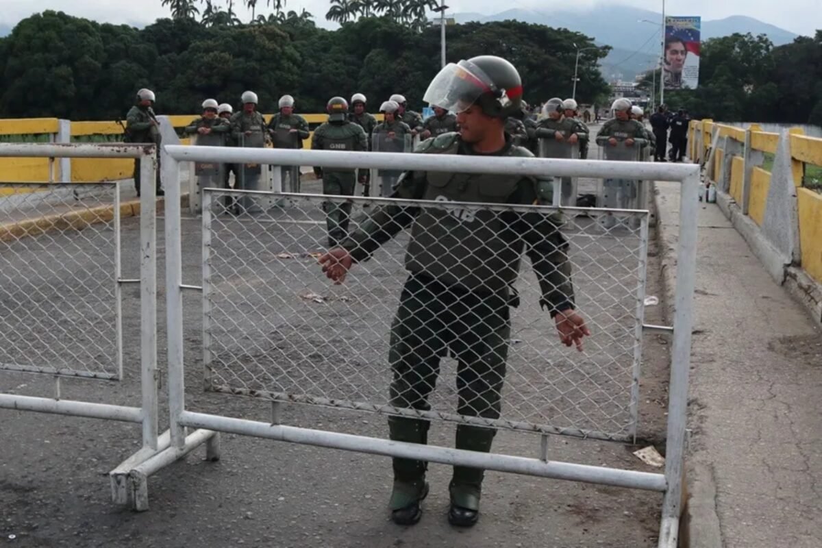 Frontera terrestre porque por ese lado de Táchira es una, solo que hay varios pasos fronterizos