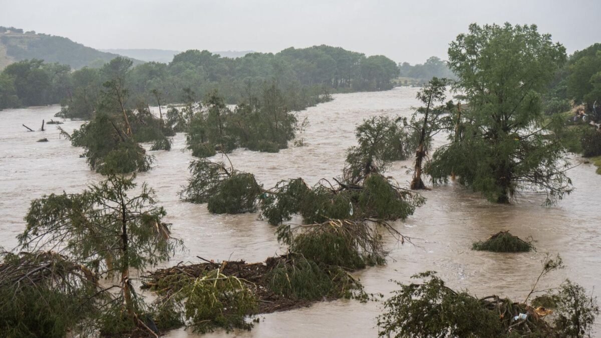 “Ya no queda nada”: Lluvias históricas provocan tragedia en campamento de verano en Texas