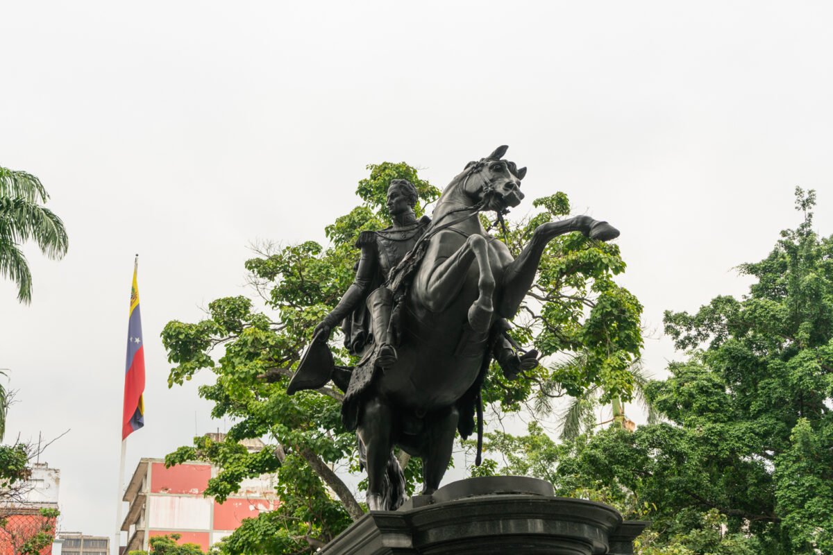 Siete datos curiosos de la Declaración de Independencia de Venezuela Plaza Simón Bolívar
