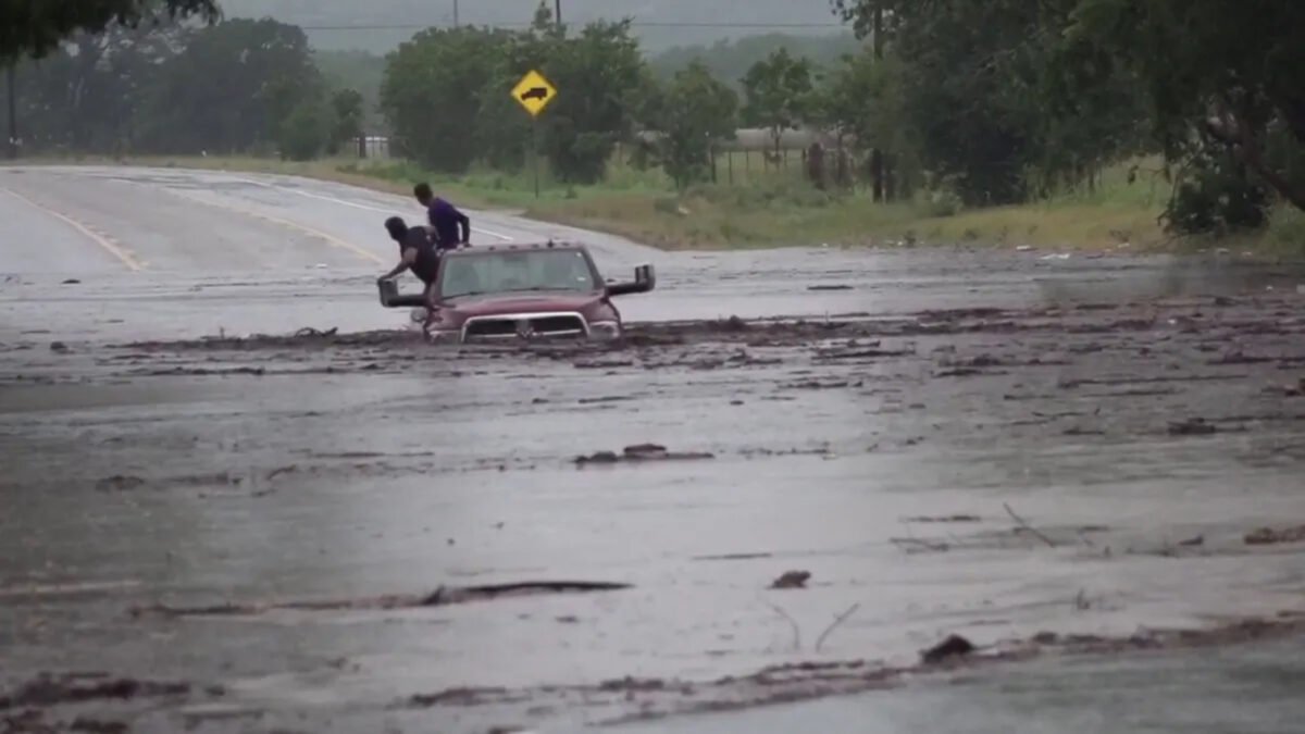 “Ya no queda nada”: Lluvias históricas provocan tragedia en campamento de verano en Texas