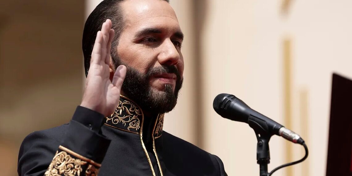 De Chávez a Bukele: el viaje del populismo al poder absoluto