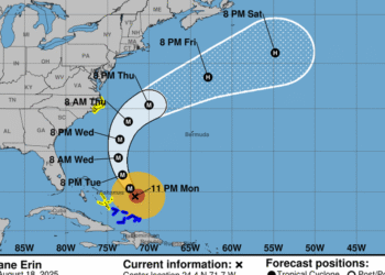 Enorme y poderoso huracán Erin castigará costa este de EEUU con peligroso oleaje