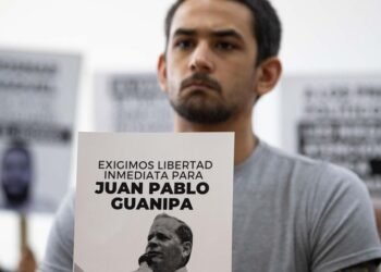 Excarcelan en Venezuela a 13 presos políticos, según dirigentes opositores
