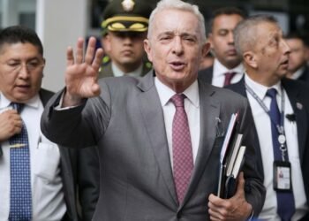 La justicia ordena la libertad inmediata del expresidente Álvaro Uribe