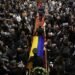 Miles de personas despiden a Miguel Uribe Turbay, el senador y candidato presidencial asesinado en Colombia