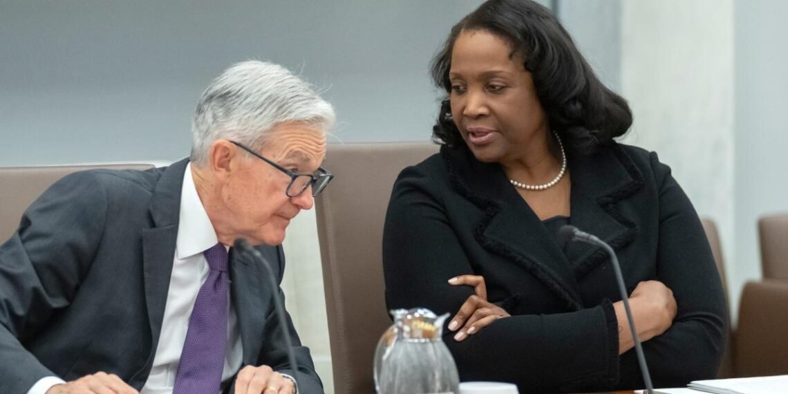 Trump aumenta su cerco sobre la Fed al cesar a una gobernadora nombrada por Biden