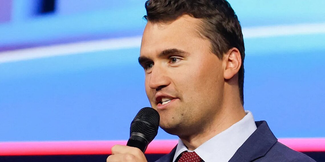 Asesinado de un disparo en el cuello el influencer conservador Charlie Kirk durante una charla en una universidad