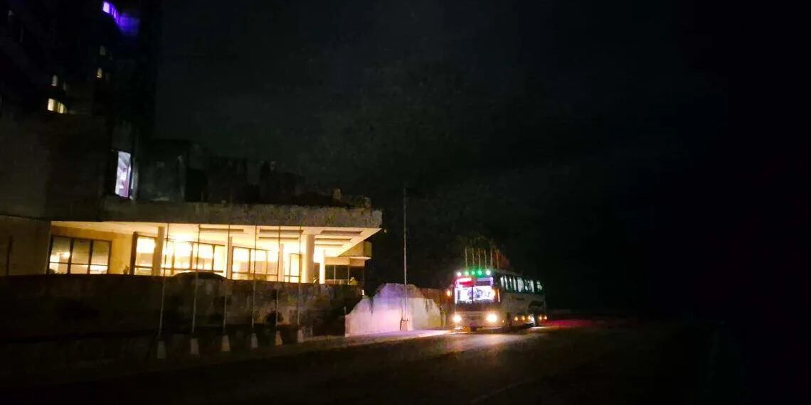 La inmensa mayoría de Cuba sigue sin corriente horas después del quinto apagón nacional en un año