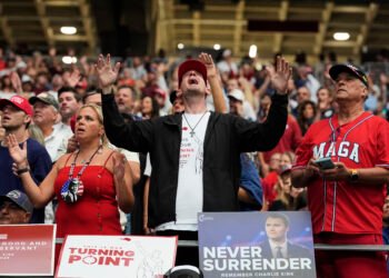 Trump despide a Charlie Kirk como a un mártir en un memorial entre la religión y la política: “Tenemos que devolver a Dios a Estados Unidos”