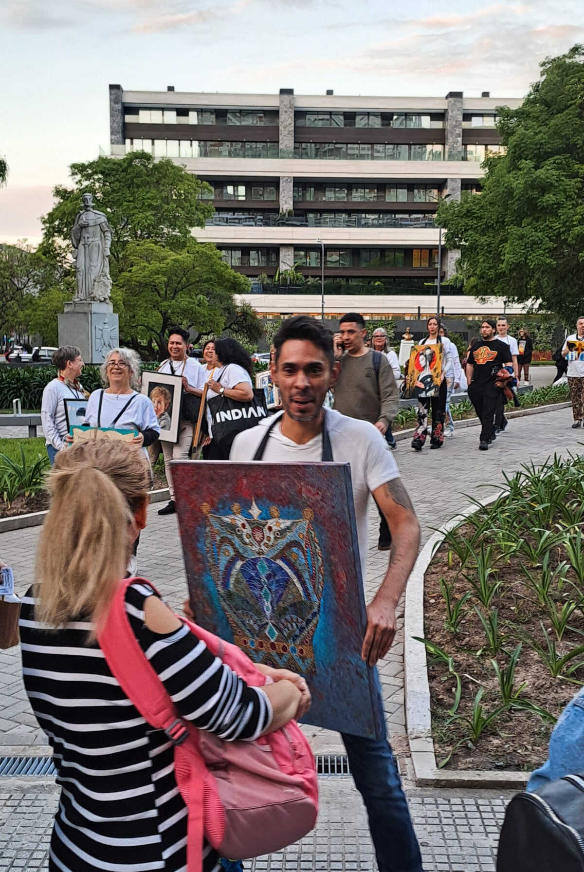 “Arte en el pecho”, la iniciativa venezolana que irrumpió en la Noche de los Museos de Buenos Aires