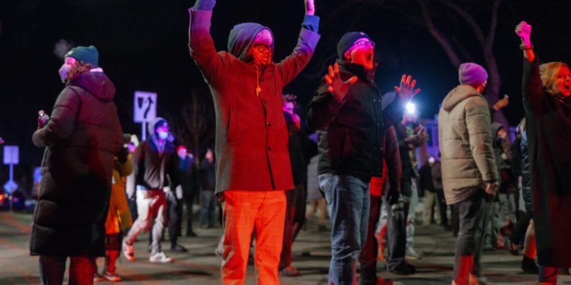 Llamada al 911 contradice relato del gobierno sobre operativo de ICE que dejó herido a un venezolano