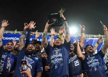 Magallanes se desquitó de Caribes a punta de batazos para alzar su título 14 en la Lvbp