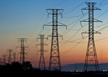 Fuerte bajón de luz en gran parte de Venezuela la noche del #13Feb revive el temor de un megaapagón