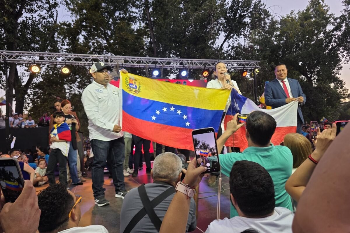 El reencuentro de María Corina Machado con una marea de venezolanos en Chile