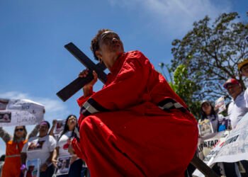 En imágenes: el viacrucis de los familiares de trabajadores de PDVSA detenidos 