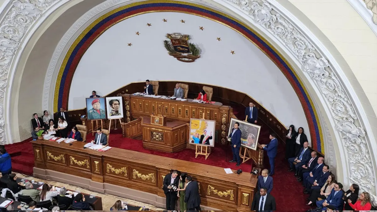 Aurora Silva confirmó que Freddy Superlano recibirá libertad plena La Asamblea Nacional retoma la discusión de la ley de amnistía en medio de huelgas de hambre y protestas Asamblea Nacional realizará la segunda discusión del proyecto de ley de amnistía 