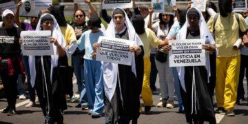 Convocan un “viacrucis” frente a El Rodeo I para exigir la libertad de presos políticos