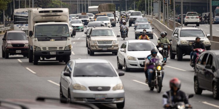 ¿Cuánto dinero necesitan los venezolanos para mantenerse en el país?