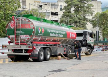 Estaciones de gasolina “Súper Premium” en Caracas se preparan para ofrecer combustible estándar