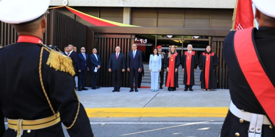 “Reforma judicial”: Delcy Rodríguez busca atornillarse en el poder y no dudó en ejecutar sorpresiva maniobra